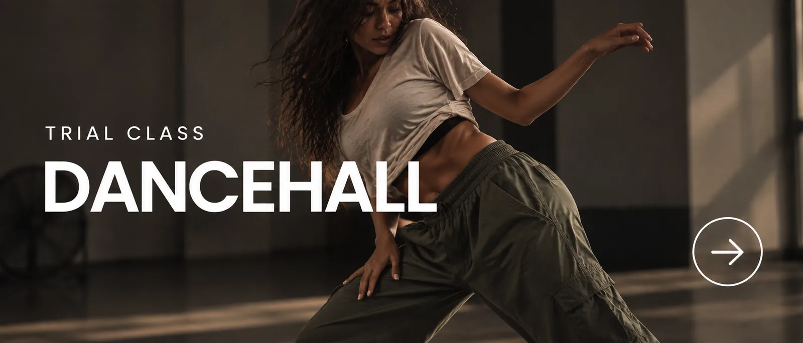 Dancehall trial class: dancer in motion, in the studio
